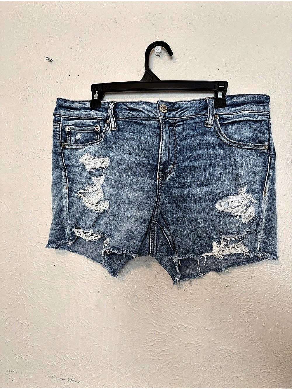 American Eagle Next Level Stretch Distressed Jean Shorts in Blue Size 16